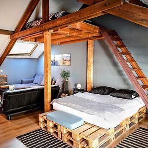 Studio Appartement met Twee Slaapkamers